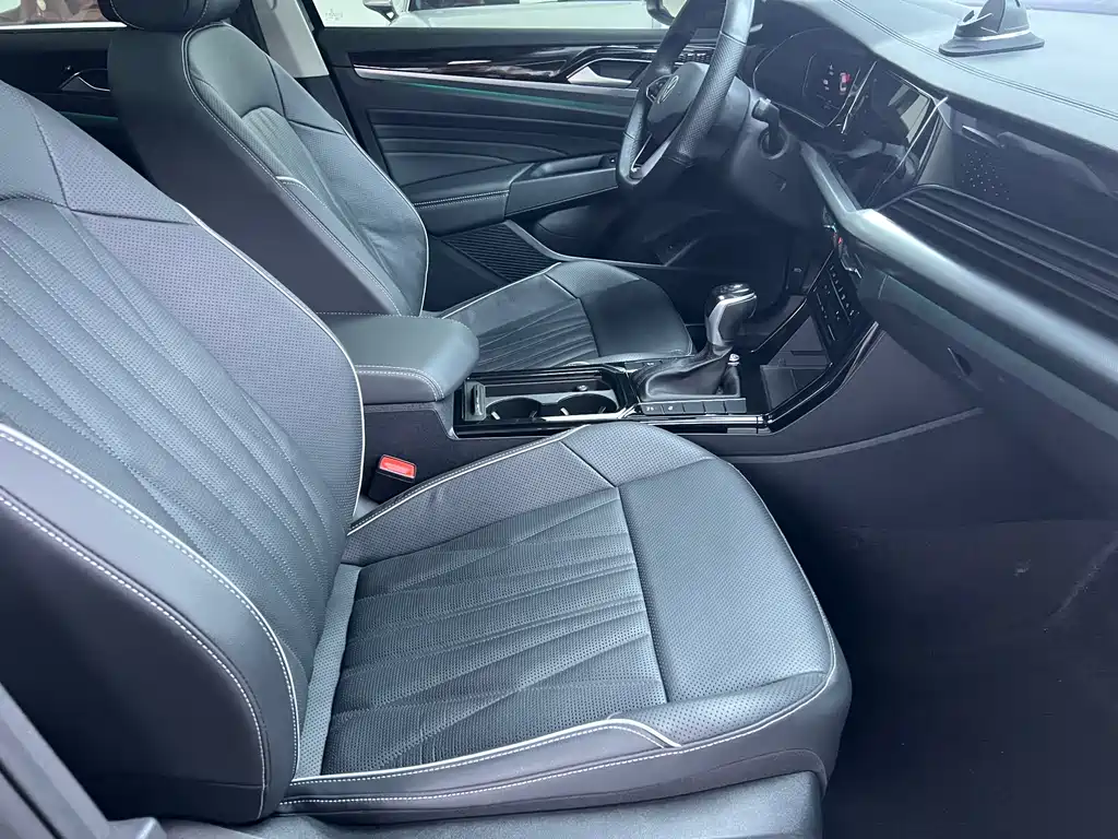 Passat 2023 380TSI Deluxe Edition купить на сайте DeffCars
