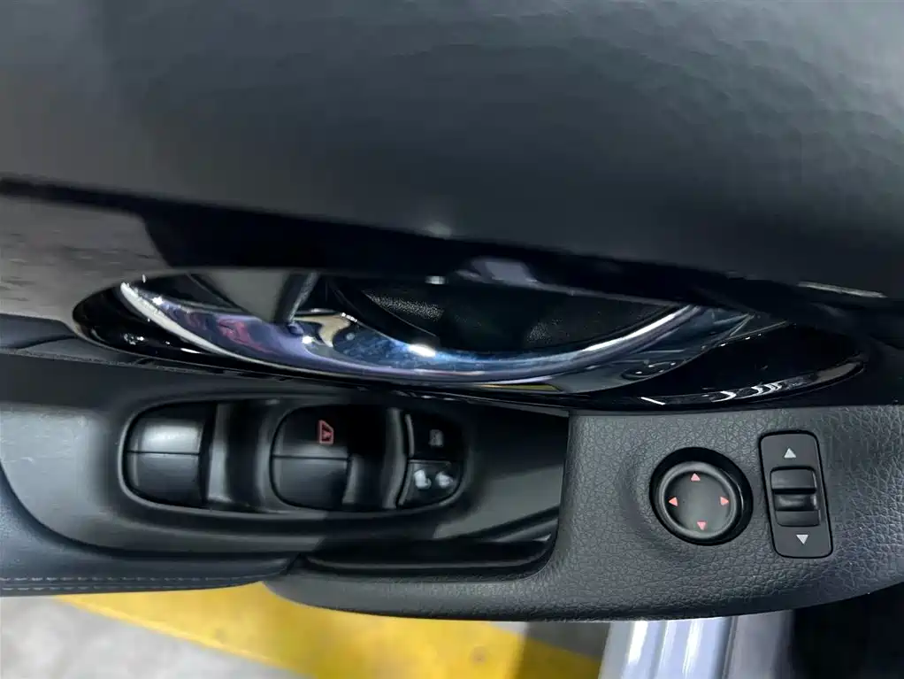 Qashqai 2025 Honor 2.0L CVT XV+ Leading Edition купить на сайте DeffCars