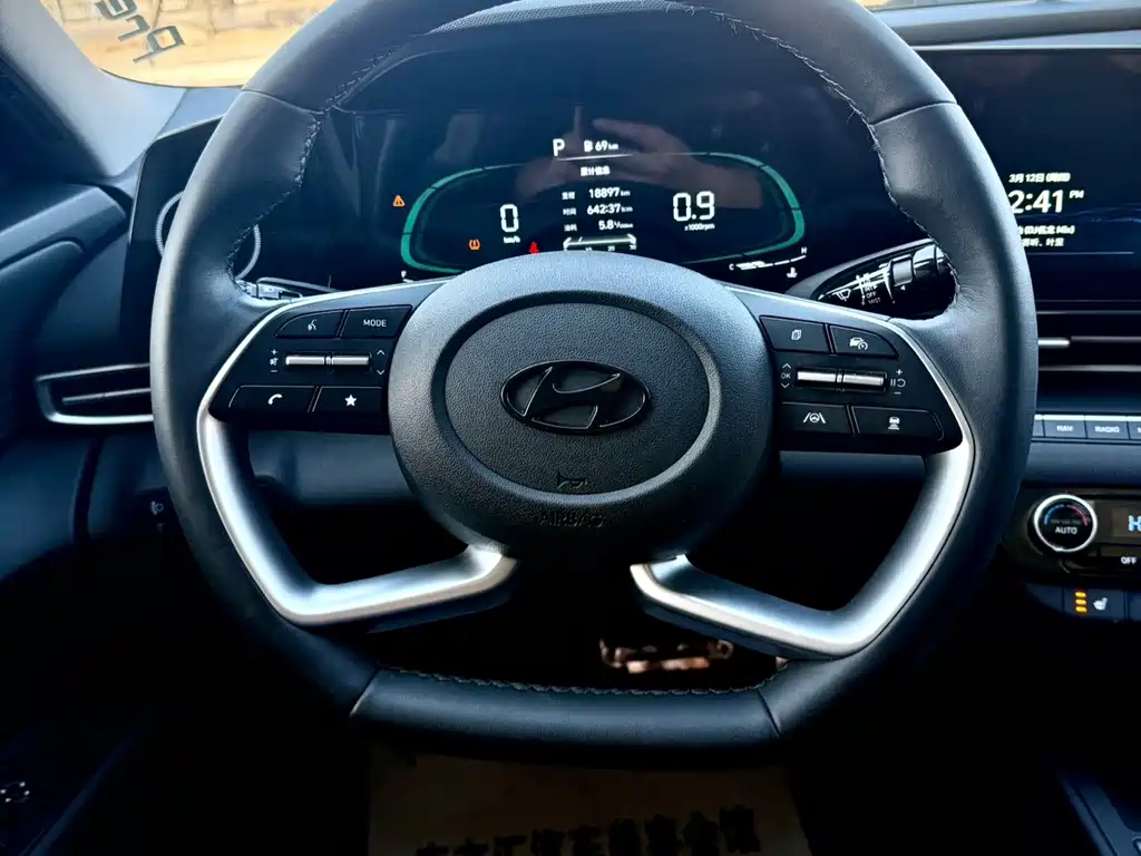 Elantra 2023 1.5L CVT LUX Premium Edition купить на сайте DeffCars