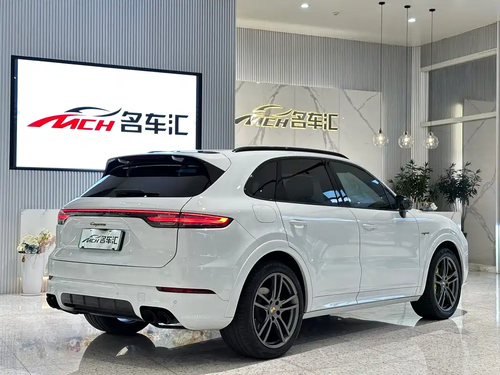 Cayenne New Energy 2023 Cayenne E-Hybrid 2.0T Platinum Edition купить на сайте DeffCars