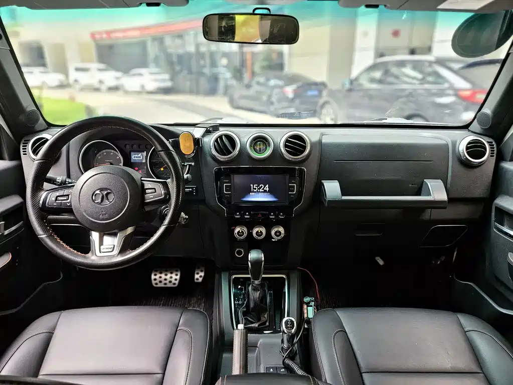 Beijing off-road BJ40 2016 40L 2.3T automatic four-wheel drive exclusive version купить на сайте DeffCars