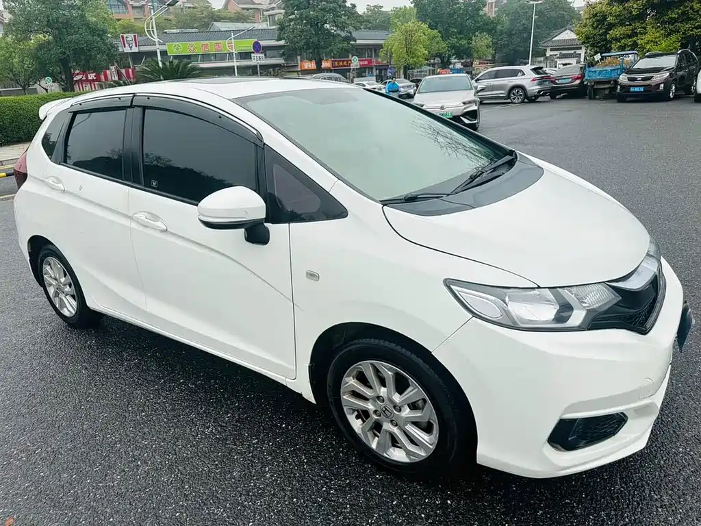 Fit 2018 1.5L CVT Comfort Sunroof Edition купить на сайте DeffCars