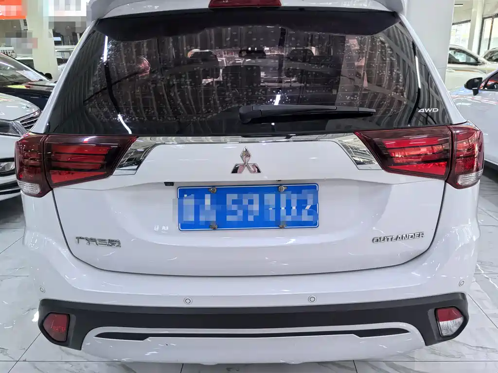 Outlander 2019 2.4L four-wheel drive exclusive version, 5 seats, National VI купить на сайте DeffCars