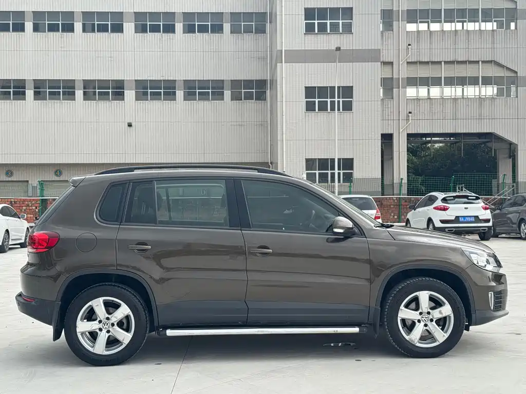 Tiguan 2013 1.8TSI automatic two-wheel drive comfort version купить на сайте DeffCars