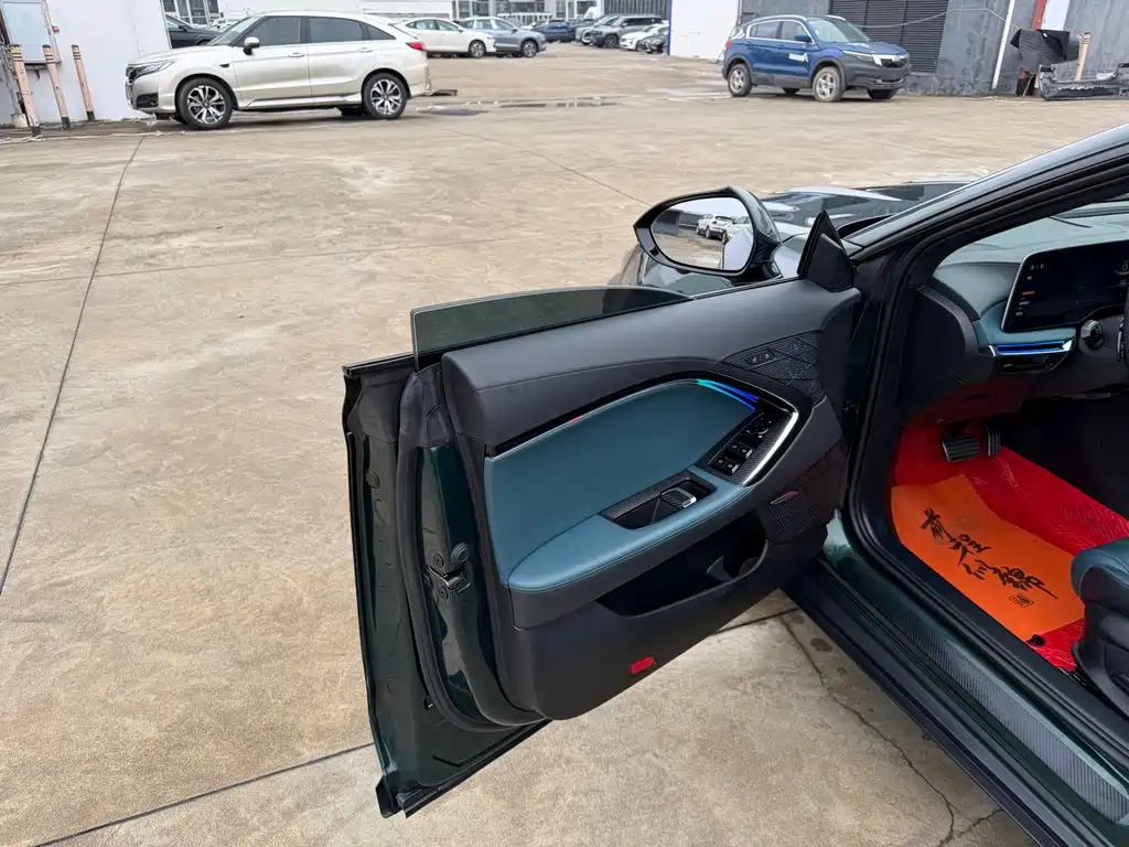 MG7 2023 2.0T Automatic Beauty Hunting Exclusive Edition купить на сайте DeffCars