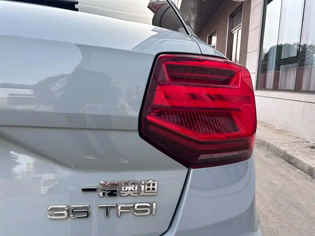 Audi Q2L 2022 35 TFSI Enterprising and Elegant Model купить на сайте DeffCars