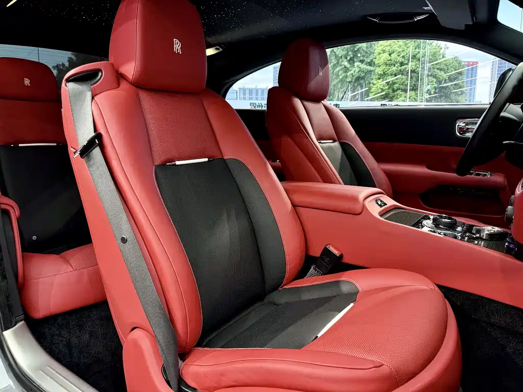 Phantom 2018 6.6T Black Badge купить на сайте DeffCars