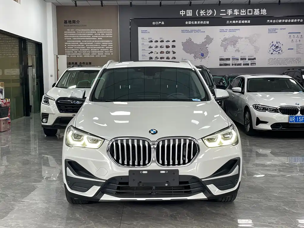 BMW X1 2022 sDrive20Li Exclusive Model купить на сайте DeffCars