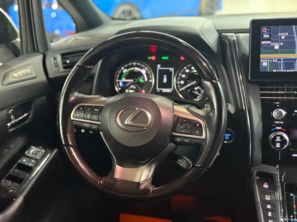 Lexus LM 2020 300h seven-seater elegant version купить на сайте DeffCars