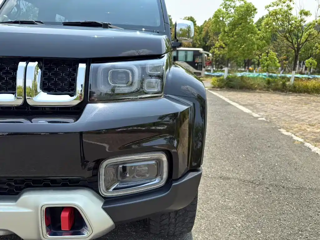 Beijing off-road BJ40 2023 2.0T automatic four-wheel drive city hunter version knight type купить на сайте DeffCars