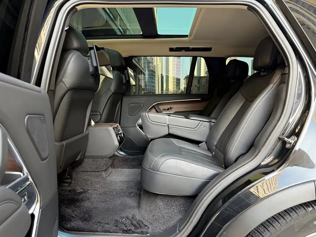 Range Rover 2024 3.0 L6 400PS Genesis Extended Edition купить на сайте DeffCars