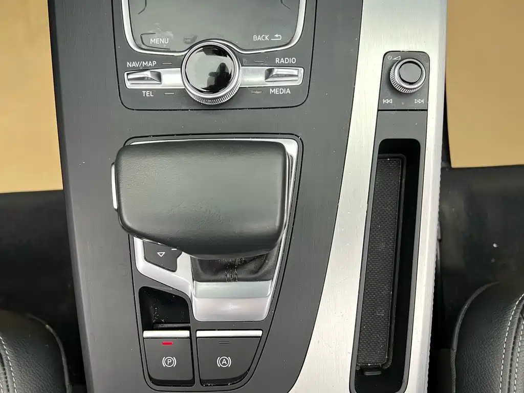 Audi Q5L 2018 40 TFSI enjoys fashionable style, National V купить на сайте DeffCars