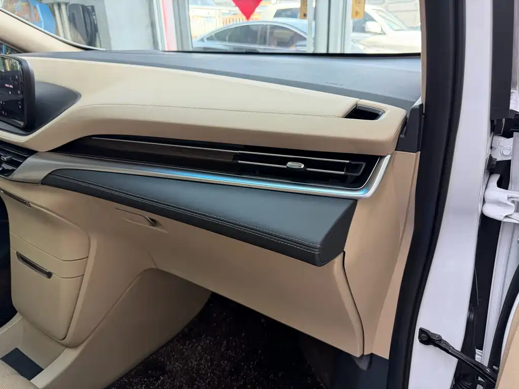 Century 2023 2.0T seven-seat premium model купить на сайте DeffCars