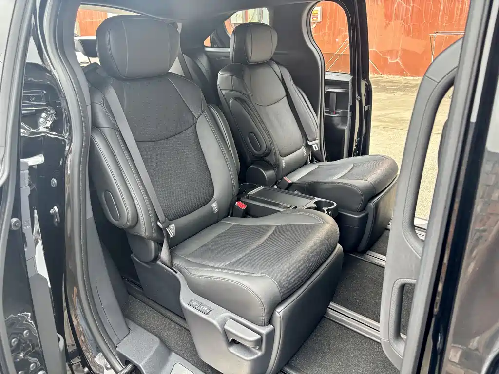 SIENNA 2024 2.5L hybrid four-wheel drive premium version купить на сайте DeffCars