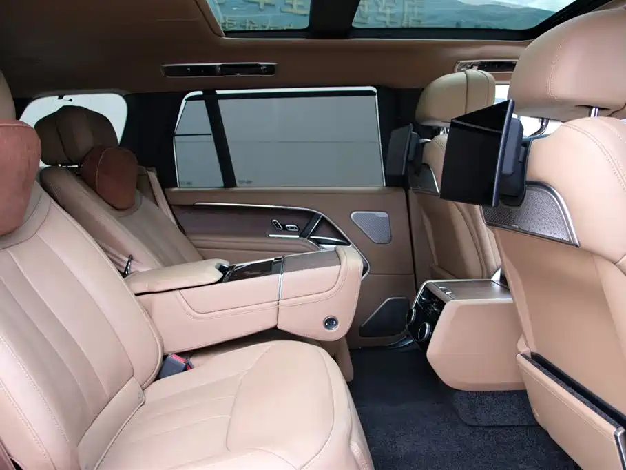 Range Rover 2024 3.0 L6 400PS Model Extended Edition купить на сайте DeffCars