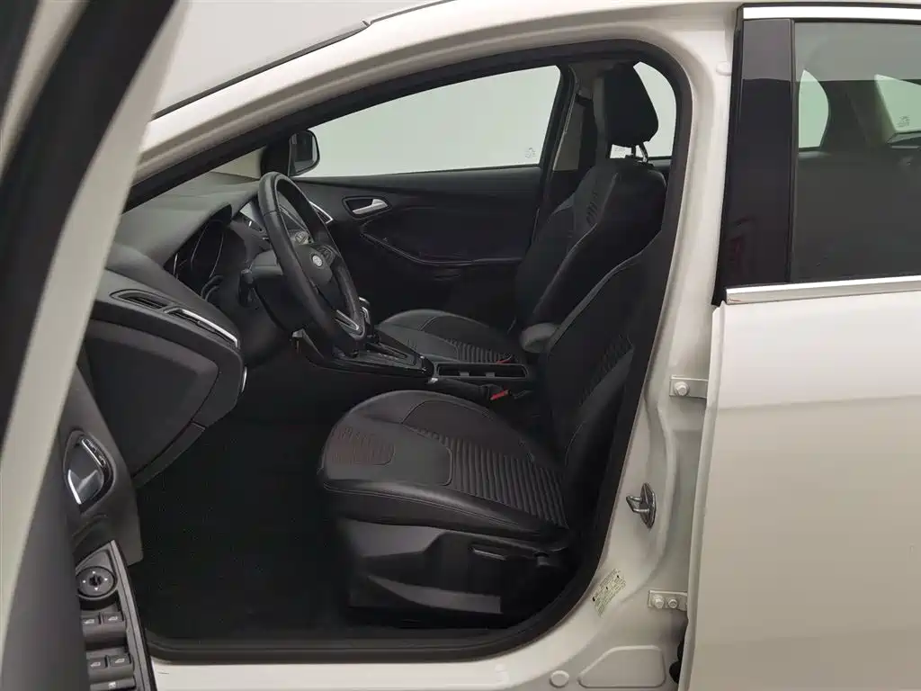 Focus 2018 hatchback classic 1.6L automatic stylish smart mobility version купить на сайте DeffCars