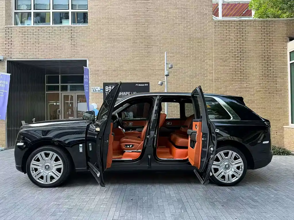 Cullinan 2018 four-seat version купить на сайте DeffCars