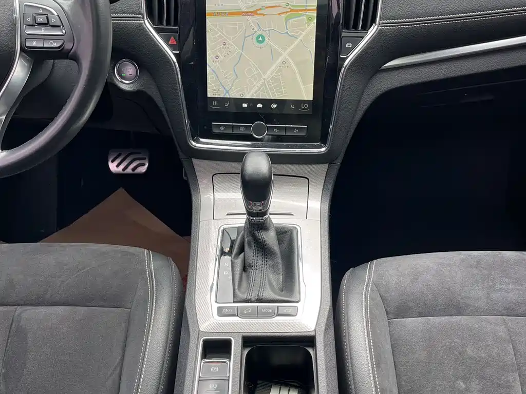 Roewe RX5 New Energy 2017 eRX5 50T Hybrid Internet Honor Flagship Edition купить на сайте DeffCars