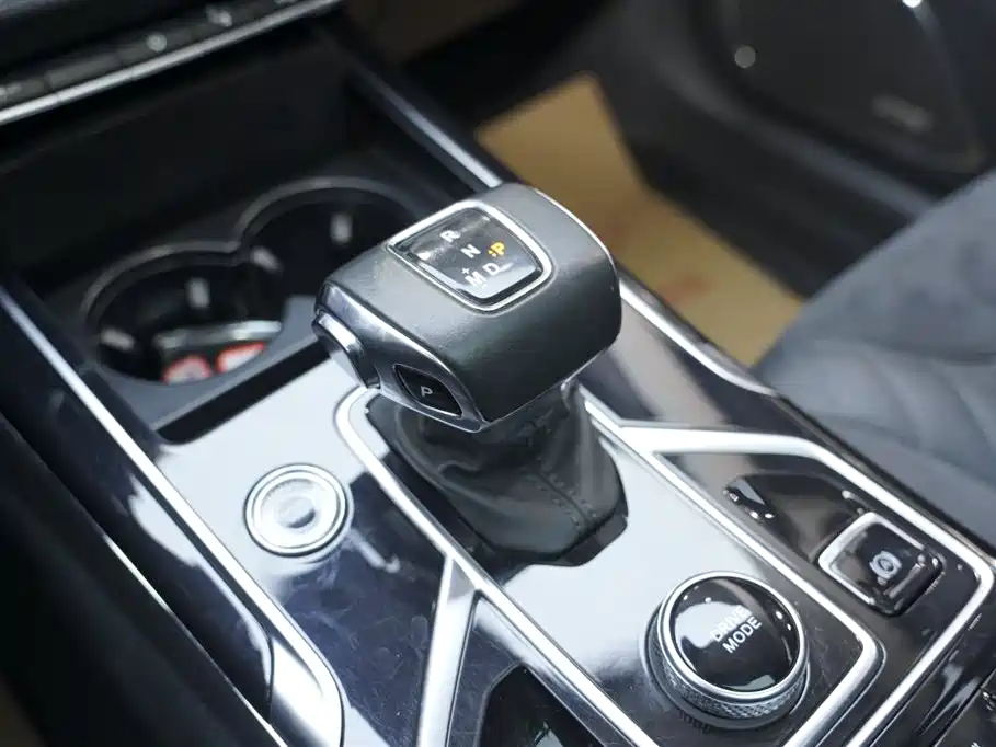 Hongqi HS5 2022 facelift 2.0T Zhilian Qixiang four-wheel drive version купить на сайте DeffCars