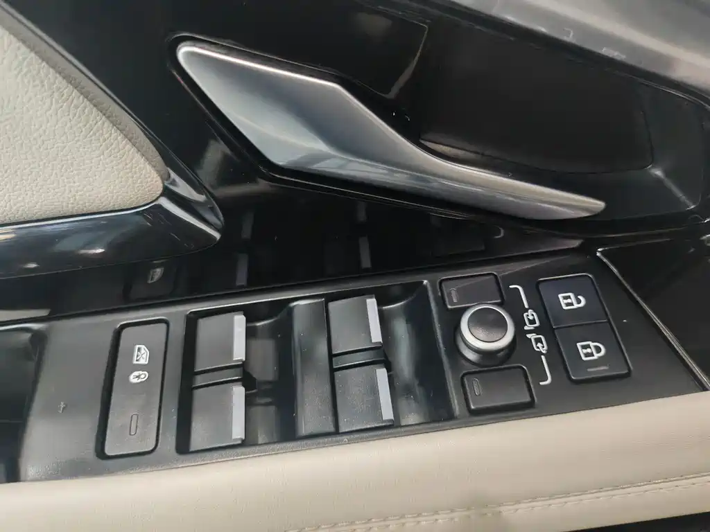 Range Rover Evoque 2021 Evoque L 249PS R-Dynamic First edition купить на сайте DeffCars