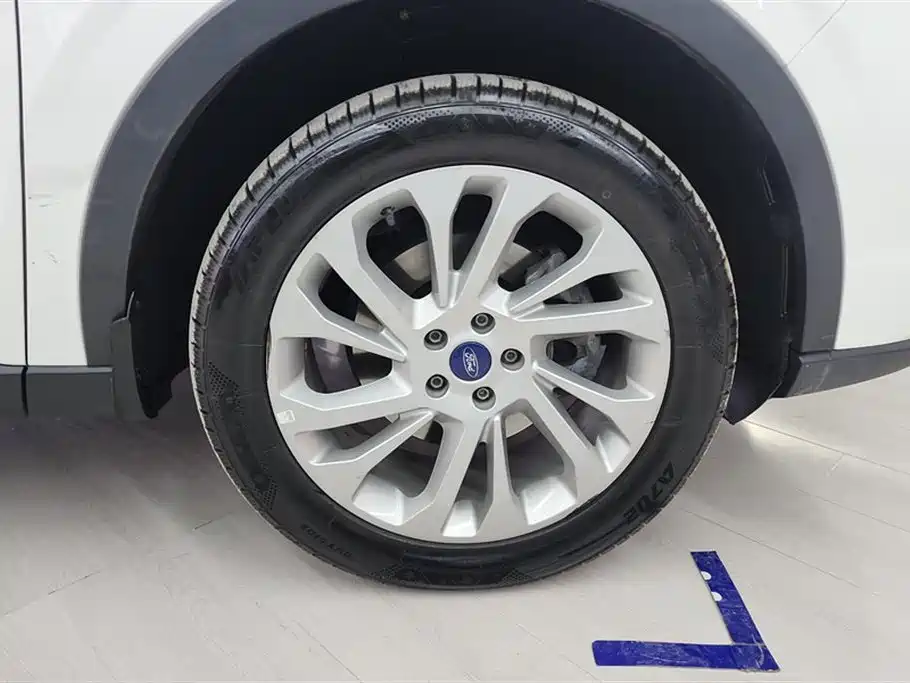 Lingyu 2021 EcoBoost 225 platinum collar type 6 seats купить на сайте DeffCars