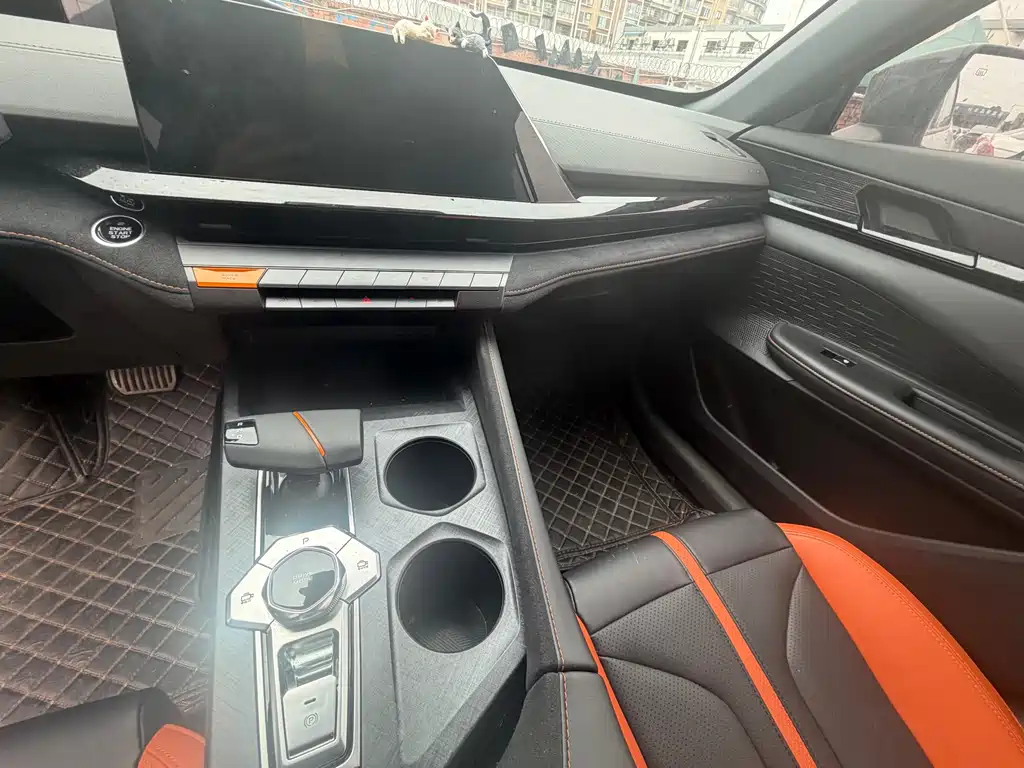 Changan UNI-V 2024 1.5T exclusive model купить на сайте DeffCars