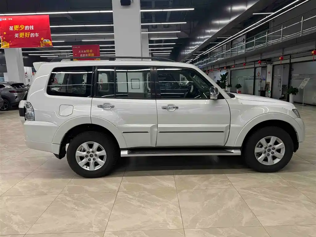 Pajero imported 2020 3.0L automatic standard version купить на сайте DeffCars