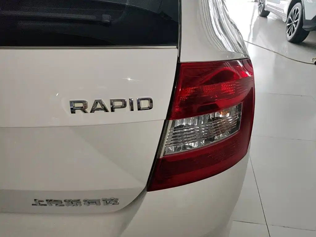 Xindong (Rapid Spaceback) 2016 Modified 1.6L Automatic Pioneering Edition купить на сайте DeffCars