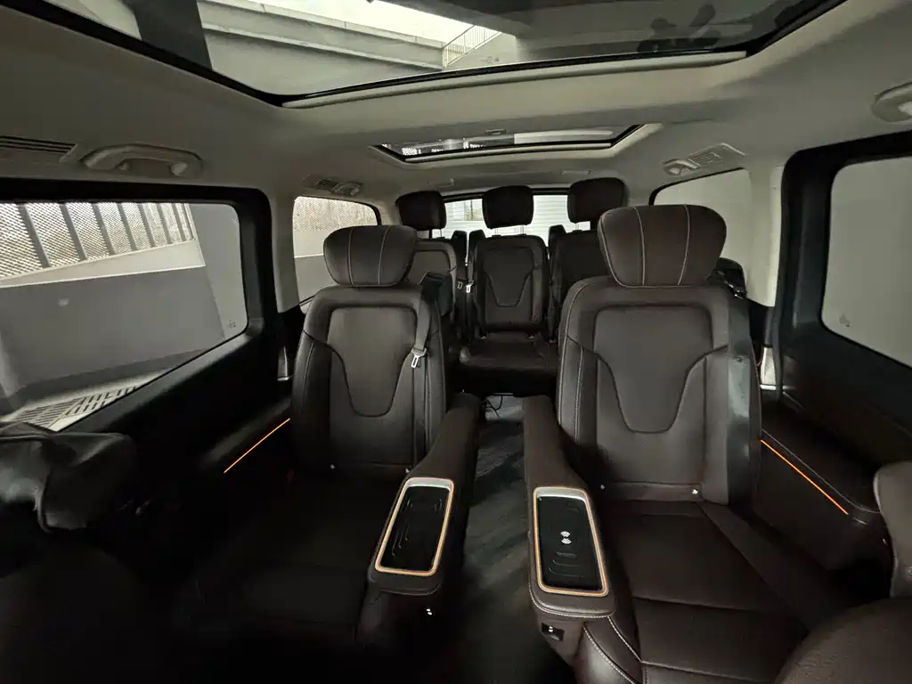Mercedes-Benz V-Class 2022 V 260 L Long Wheelbase Premium Edition купить на сайте DeffCars