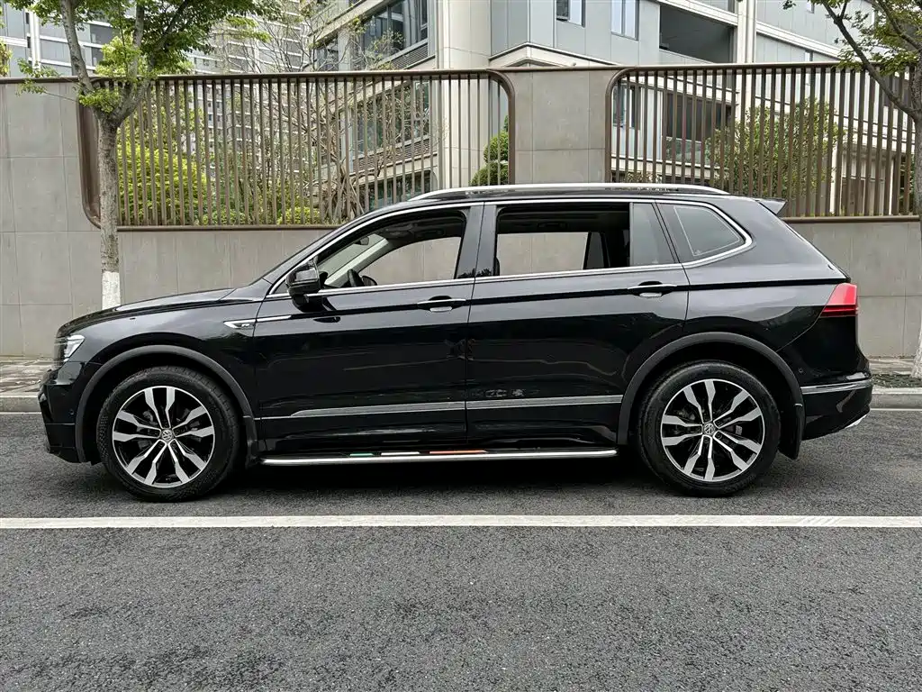 Tiguan L 2020 330TSI automatic two-wheel drive R-Line flagship version National VI купить на сайте DeffCars