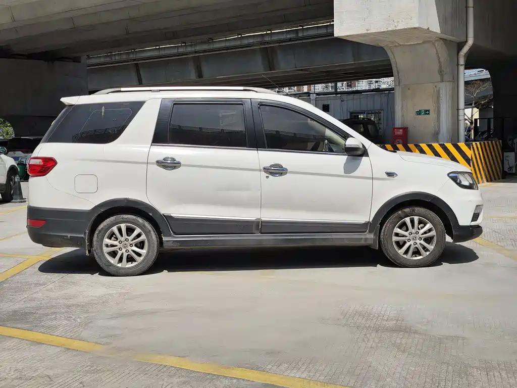 Fengguang 370 2016 model 1.5L manual standard SFG15-02 7 seats купить на сайте DeffCars