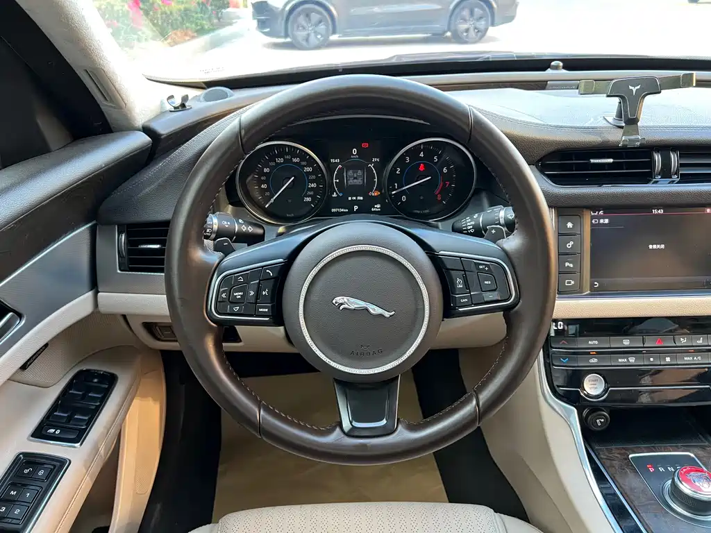 Jaguar XFL 2017 XFL 2.0T 240PS Deluxe Edition купить на сайте DeffCars