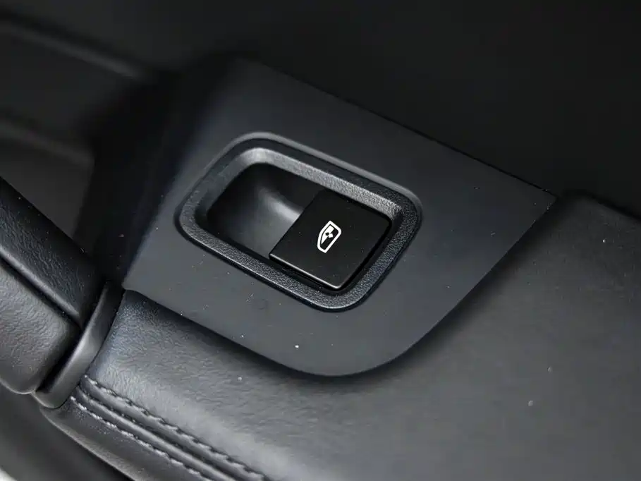 Cayenne New Energy 2024 Cayenne E-Hybrid 2.0T купить на сайте DeffCars