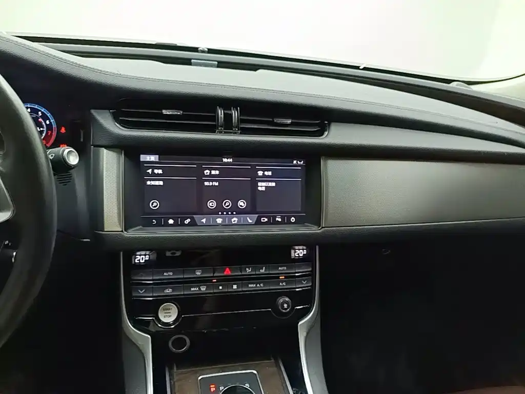 Jaguar XFL 2020 XFL 2.0T P250 four-wheel drive exclusive edition купить на сайте DeffCars