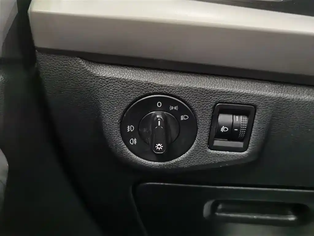 Lavida 2018 280TSI DSG Comfort Edition National V купить на сайте DeffCars