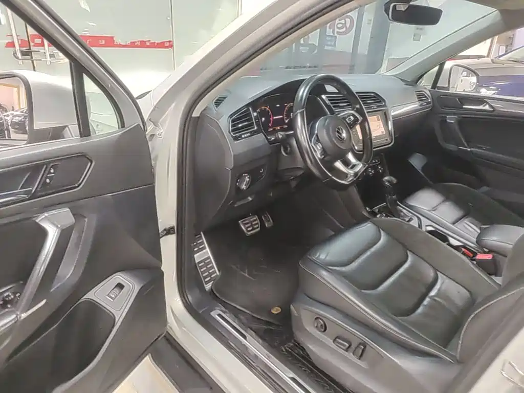 Tiguan L 2021 330TSI automatic two-wheel drive R-Line version купить на сайте DeffCars
