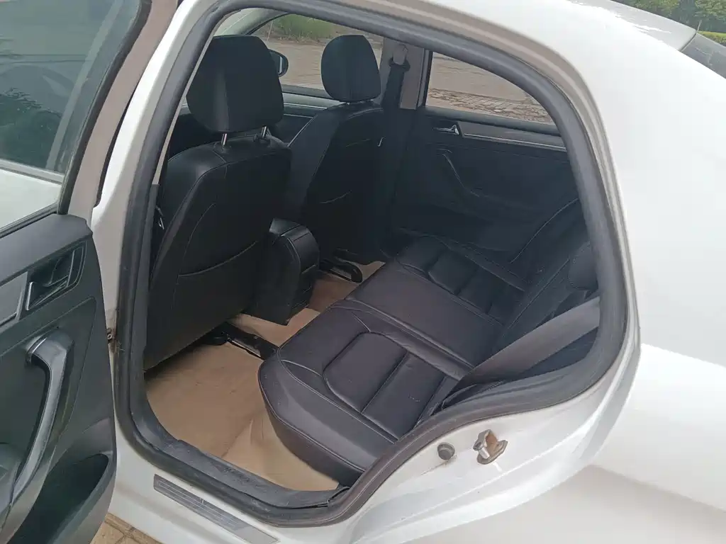 Bora 2014 1.6L Manual Comfort Edition купить на сайте DeffCars