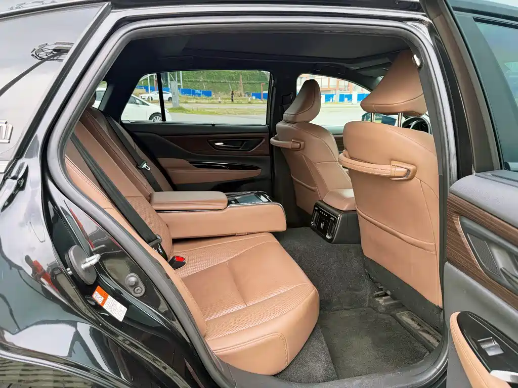 Crown Imports 2024 2.5L Supreme Edition купить на сайте DeffCars