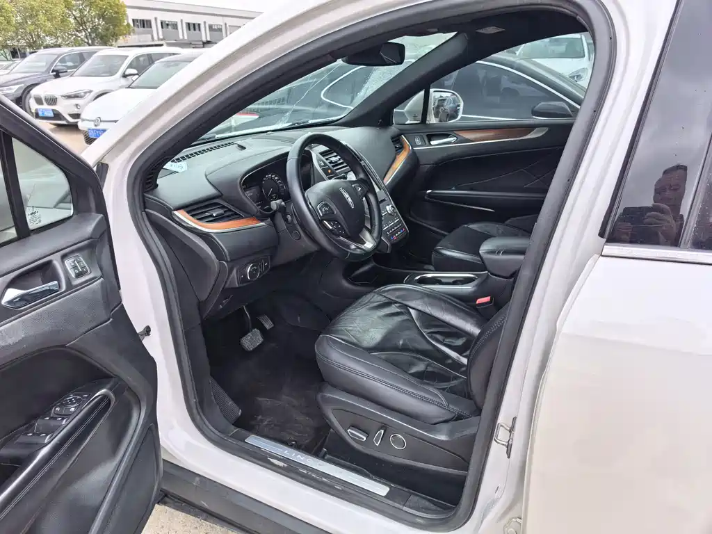 Lincoln MKC 2017 2.0T Two-wheel drive Premium Edition купить на сайте DeffCars