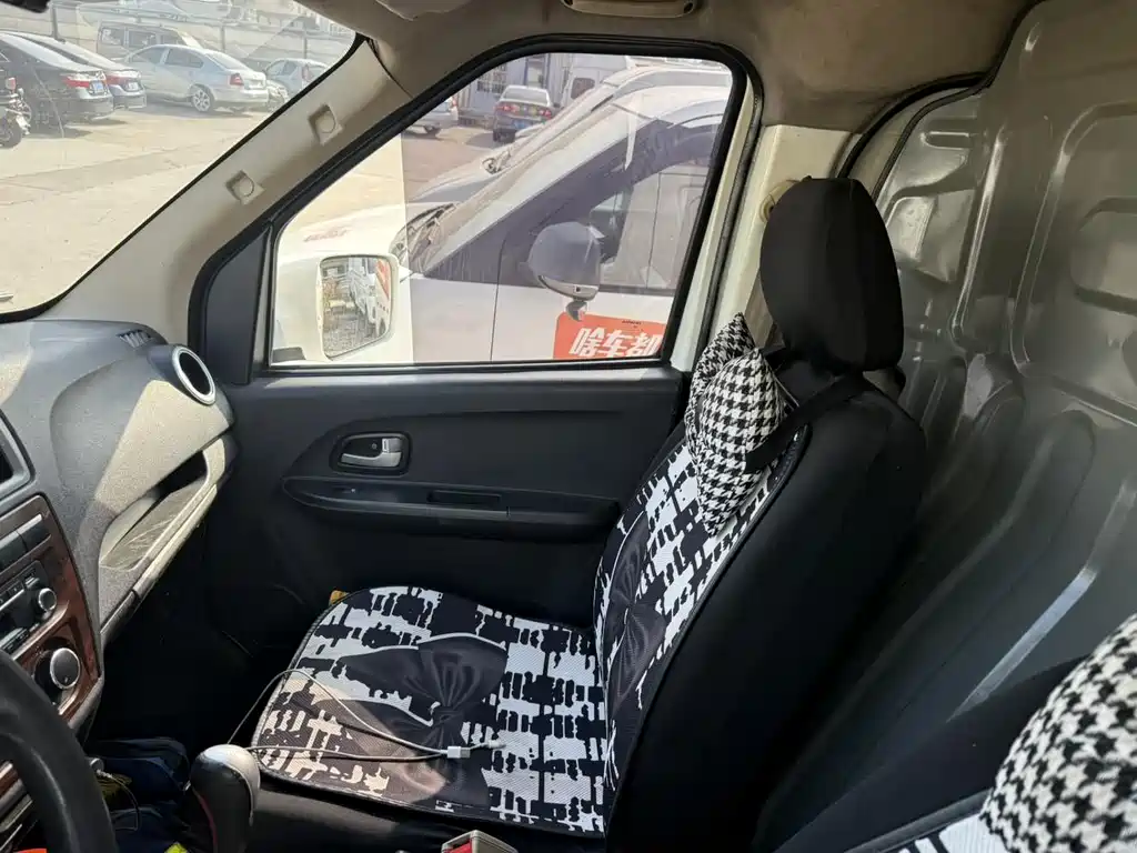 Changan Ruixing EM60 2021 pure electric van transporter 70kW купить на сайте DeffCars