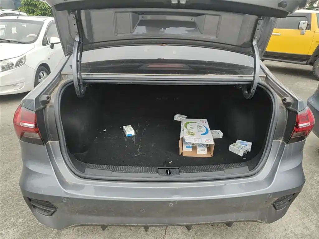 Roewe i5 2021 facelift 1.5L CVT diamond version купить на сайте DeffCars