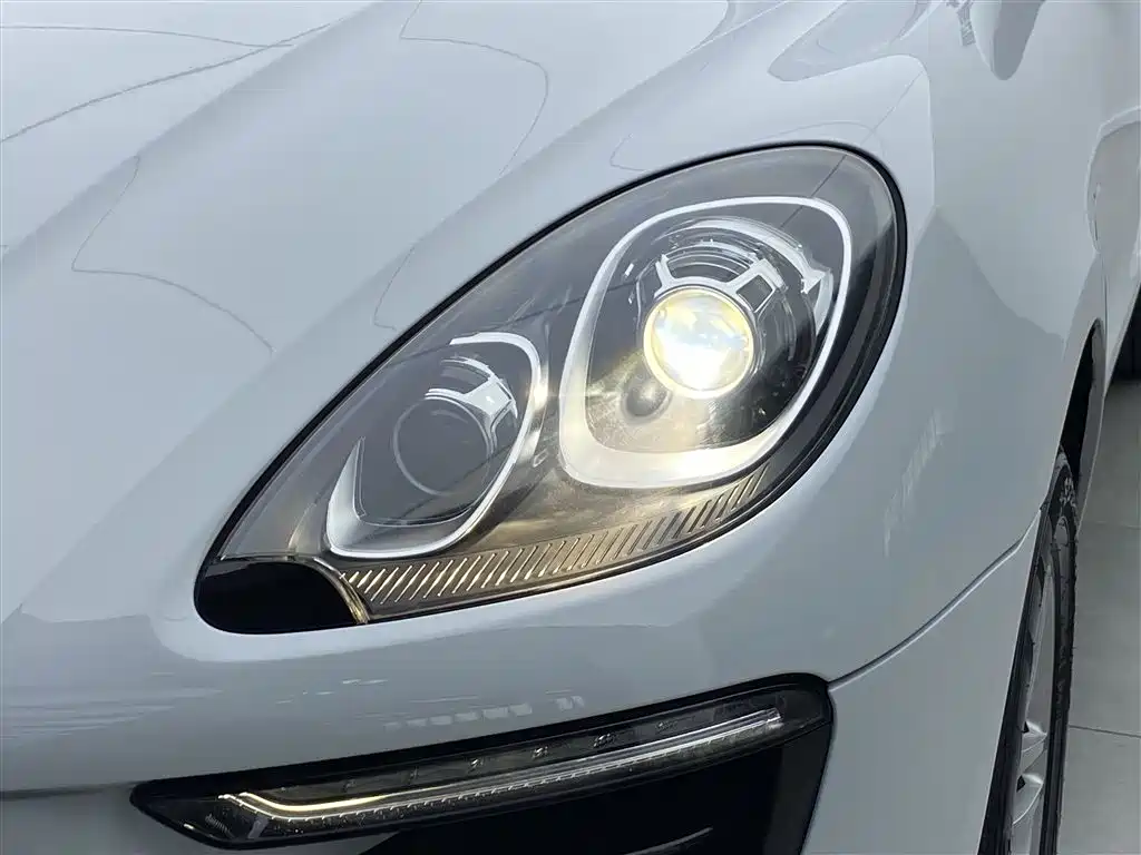 Macan 2017 Macan 2.0T купить на сайте DeffCars