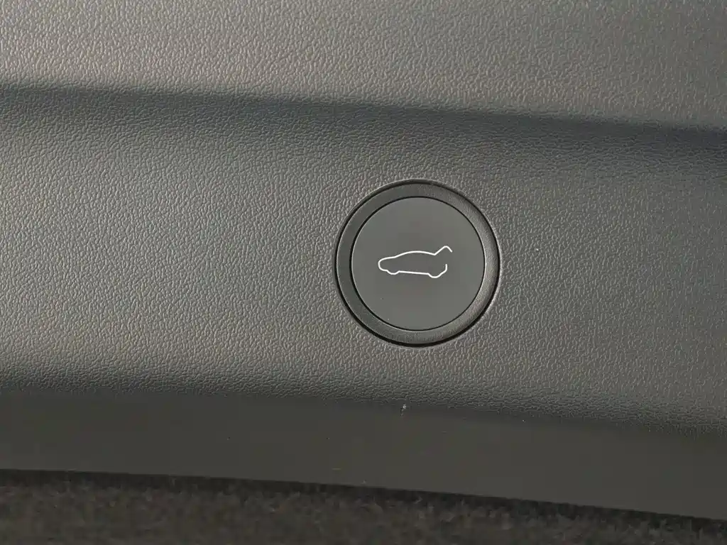 Model Y 2023 long-range all-wheel drive version купить на сайте DeffCars