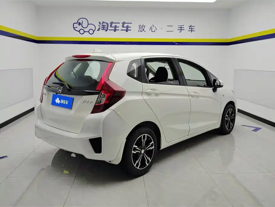 Fit 2016 1.5L LXS CVT Comfort Sunroof Edition купить на сайте DeffCars