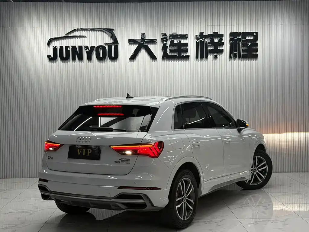 Audi Q3 2023 35 TFSI Enterprising Dynamic (1.4T) купить на сайте DeffCars
