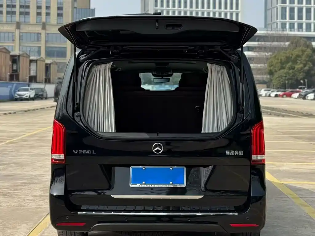 Mercedes-Benz V-Class 2022 V 260 L Long Wheelbase Luxury Edition купить на сайте DeffCars