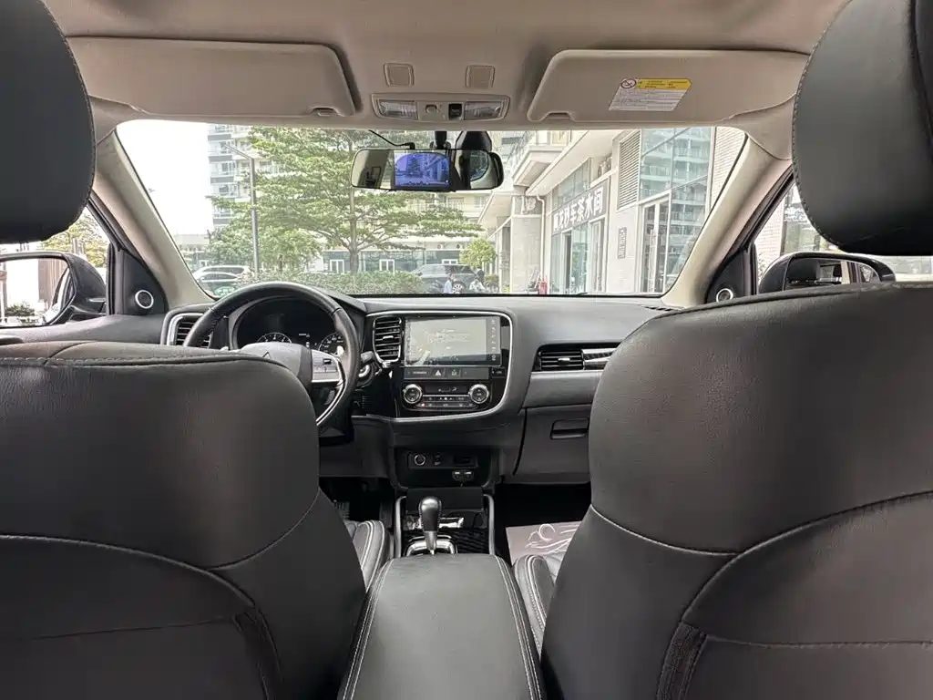 Outlander 2021 2.4L four-wheel drive exclusive version 7 seats купить на сайте DeffCars