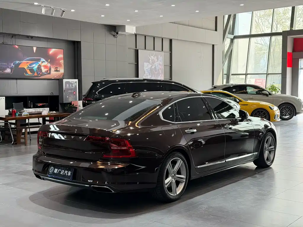 Volvo S90 2019 T4 Zhiyi Edition купить на сайте DeffCars