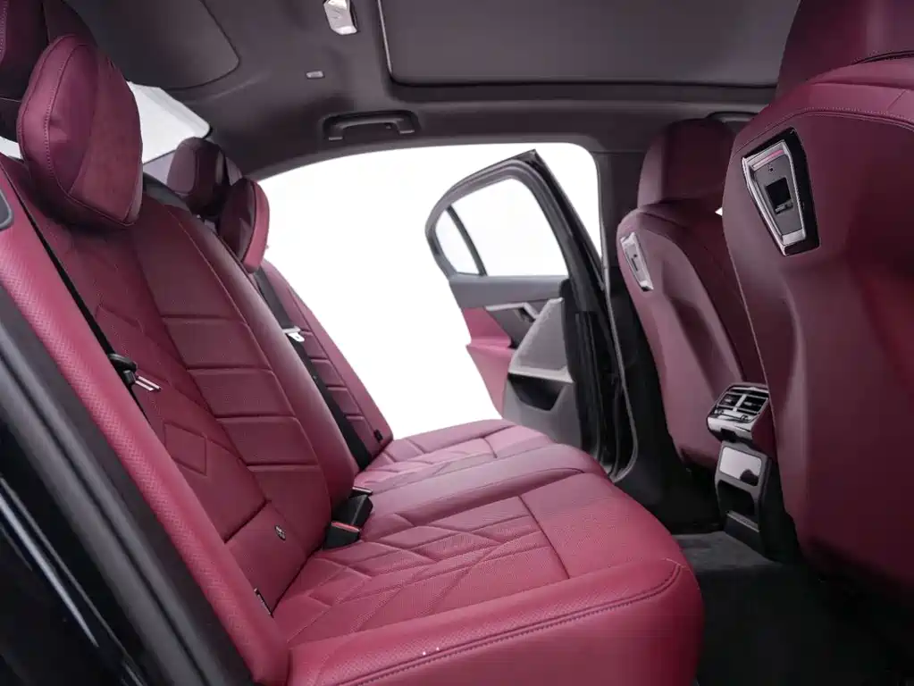 BMW 5 Series 2025 530Li Leading M Sports Package купить на сайте DeffCars