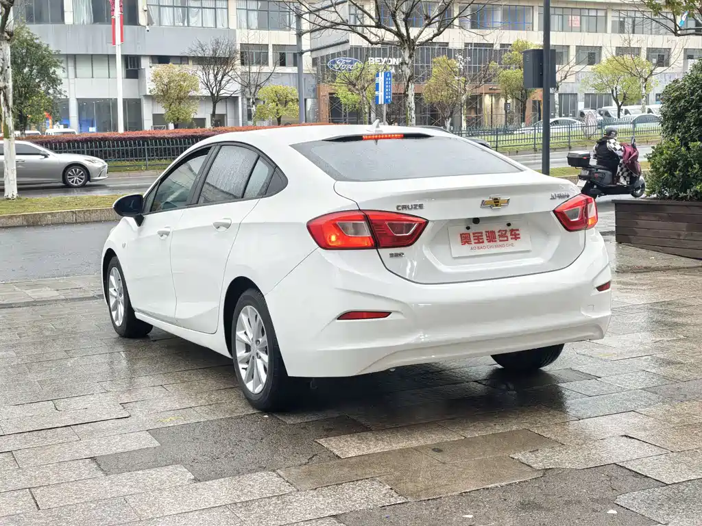 Cruze 2017 1.5L Automatic Pioneer Sunroof Edition купить на сайте DeffCars